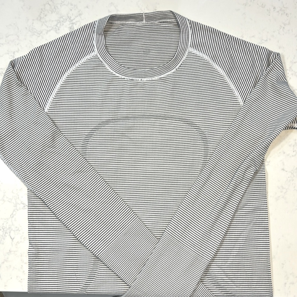 LULULEMON swiftly tech long sleeve black and white stripe size 8